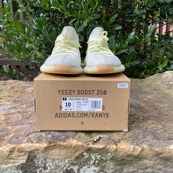 Yeezy 350 V2 butter - Picture 3 of 10